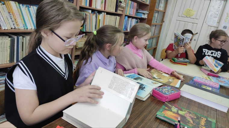 КНИГА - ВСЕМУ ГОЛОВА .